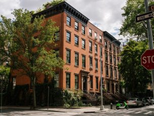 Street intersection in Brooklyn Heights, Brooklyn, New York City.